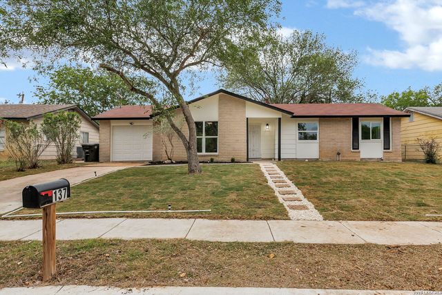 137 Stapleton St., San Antonio, TX 78227