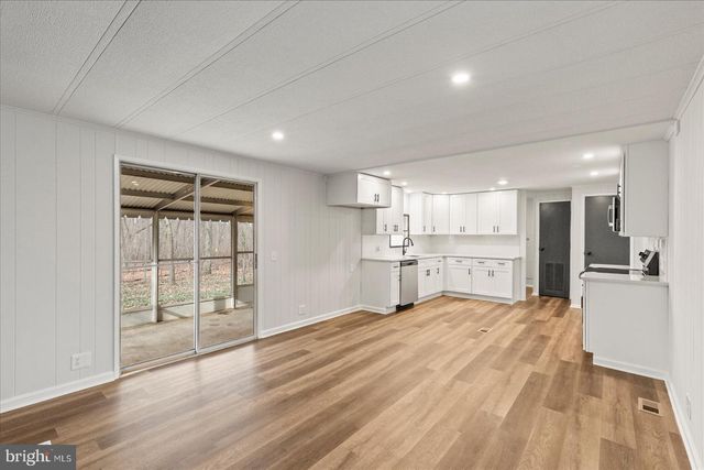 8287 PLEASANT VALLEY RD, Stewartstown, PA 17363