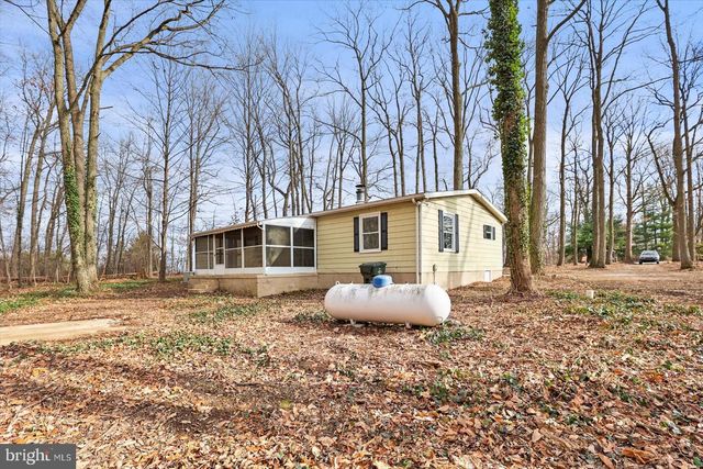 8287 PLEASANT VALLEY RD, Stewartstown, PA 17363