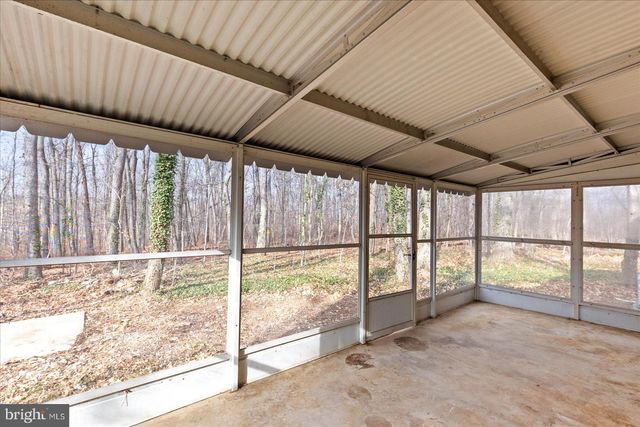 8287 PLEASANT VALLEY RD, Stewartstown, PA 17363