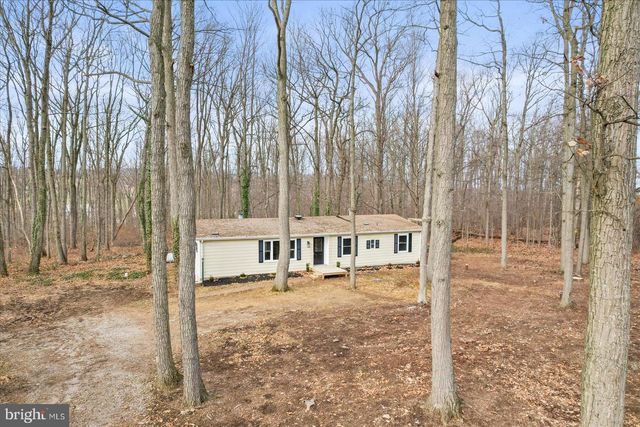 8287 PLEASANT VALLEY RD, Stewartstown, PA 17363