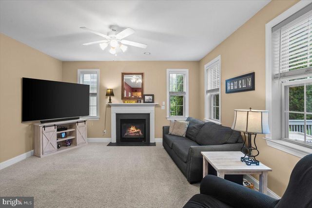 211 WHITE OAK CIR, Lebanon, PA 17042