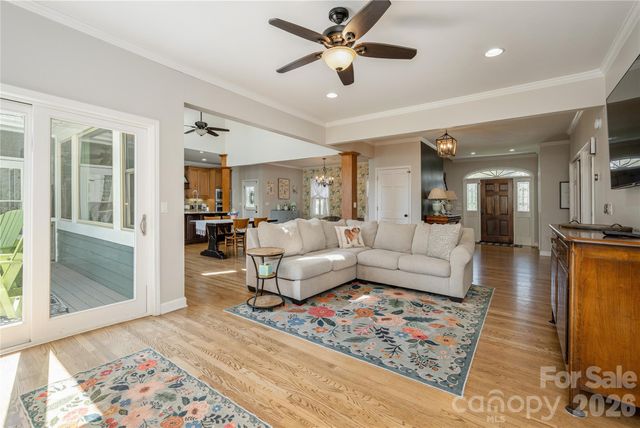 102 Brookhollow Drive, Flat Rock, NC 28731