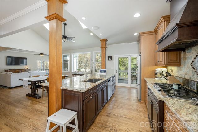 102 Brookhollow Drive, Flat Rock, NC 28731
