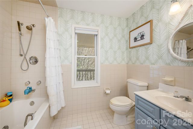 102 Brookhollow Drive, Flat Rock, NC 28731