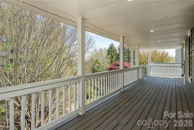 102 Brookhollow Drive, Flat Rock, NC 28731
