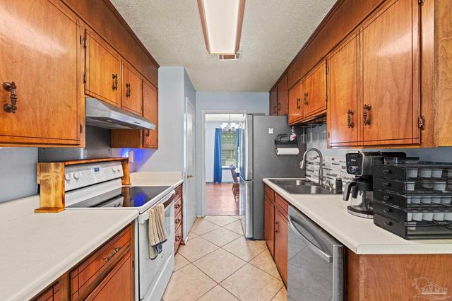 3104 Fayal Dr, Pensacola, FL 32526