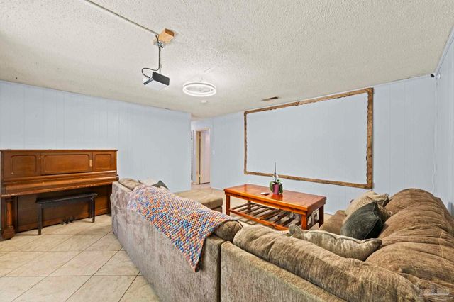 3104 Fayal Dr, Pensacola, FL 32526