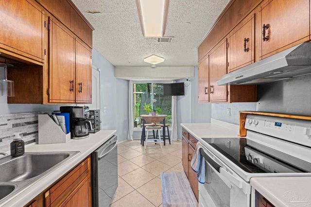 3104 Fayal Dr, Pensacola, FL 32526