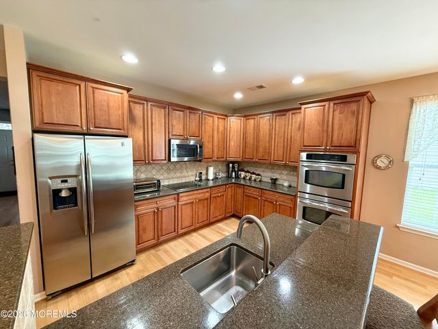 80 Cromwell Lane, Jackson, NJ 08527