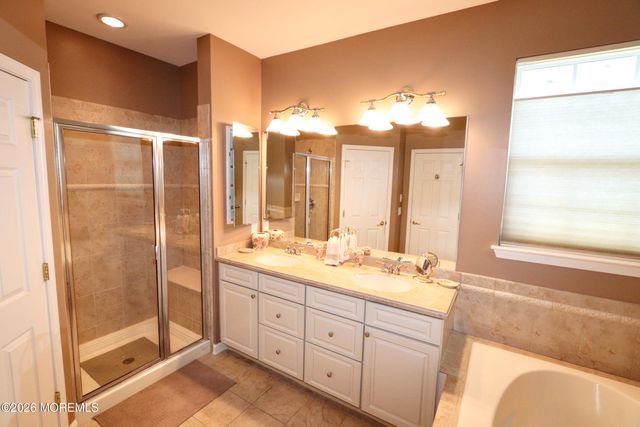 80 Cromwell Lane, Jackson, NJ 08527