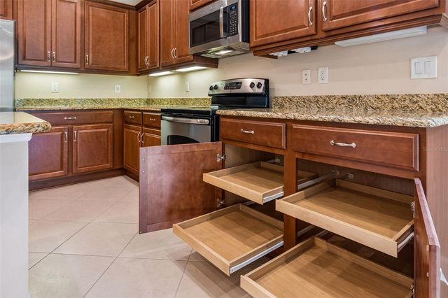 2304 OAKLEY GREEN DRIVE 61, Sun City Center, FL 33573