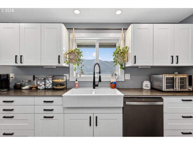 241 Ne SHEPHERD Ave, Stevenson, WA 98648