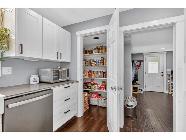 241 Ne SHEPHERD Ave, Stevenson, WA 98648
