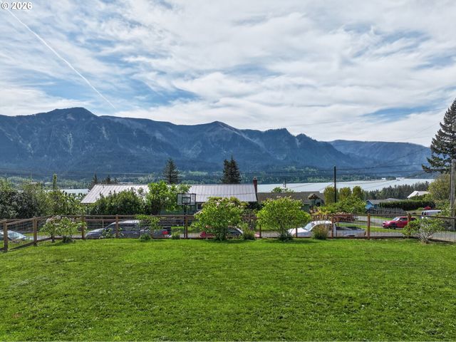 241 Ne SHEPHERD Ave, Stevenson, WA 98648