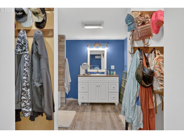 241 Ne SHEPHERD Ave, Stevenson, WA 98648