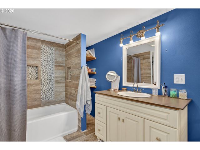 241 Ne SHEPHERD Ave, Stevenson, WA 98648
