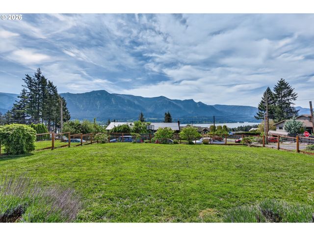 241 Ne SHEPHERD Ave, Stevenson, WA 98648