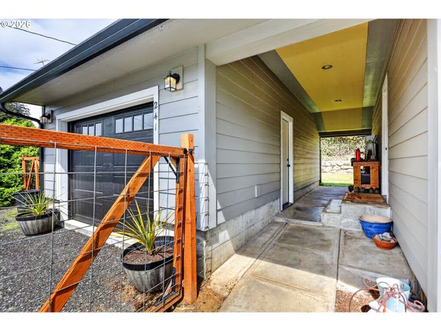 241 Ne SHEPHERD Ave, Stevenson, WA 98648