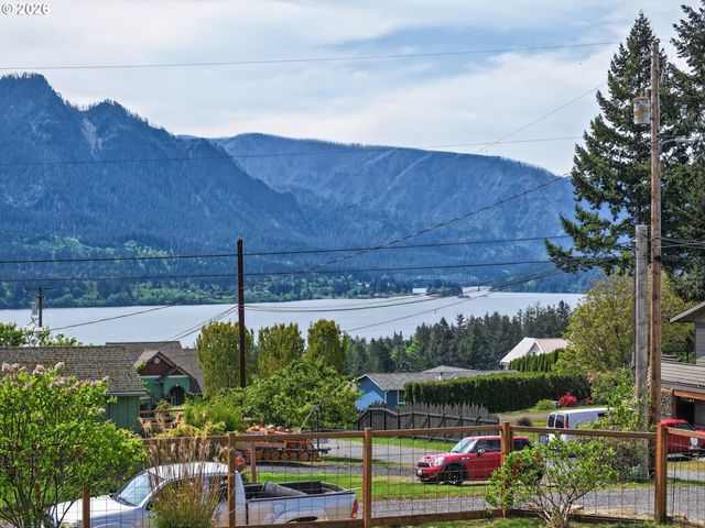 241 Ne SHEPHERD Ave, Stevenson, WA 98648