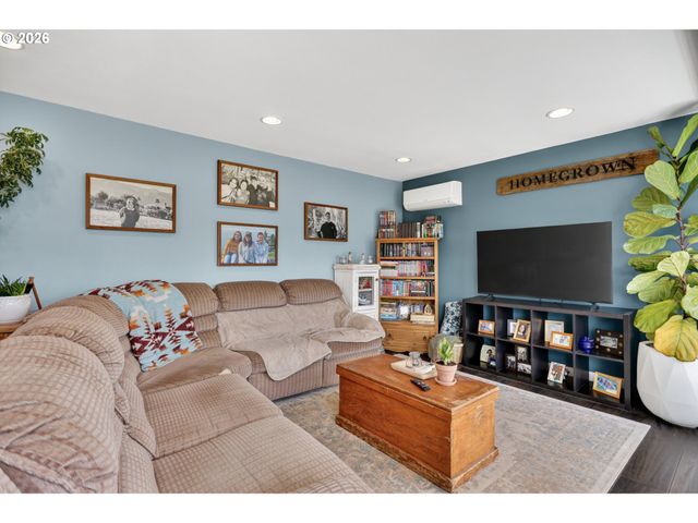 241 Ne SHEPHERD Ave, Stevenson, WA 98648