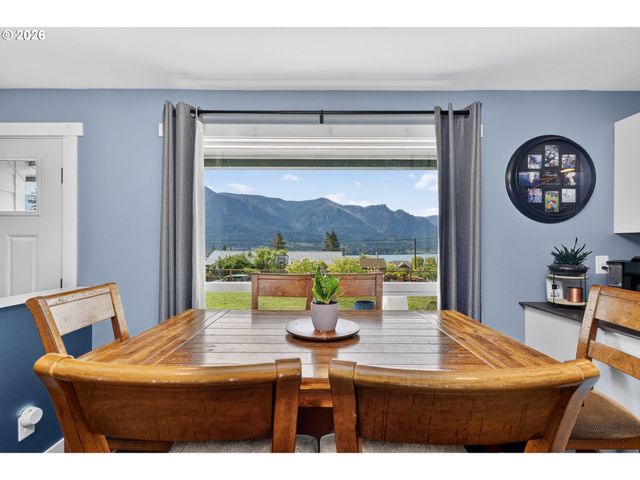 241 Ne SHEPHERD Ave, Stevenson, WA 98648