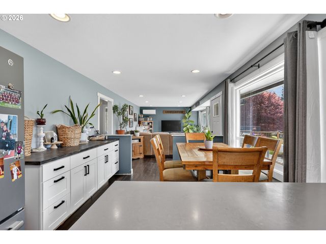 241 Ne SHEPHERD Ave, Stevenson, WA 98648