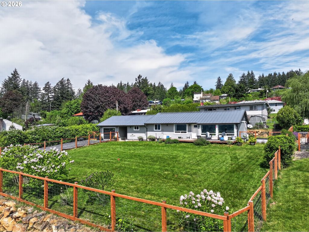 241 Ne SHEPHERD Ave, Stevenson, WA 98648
