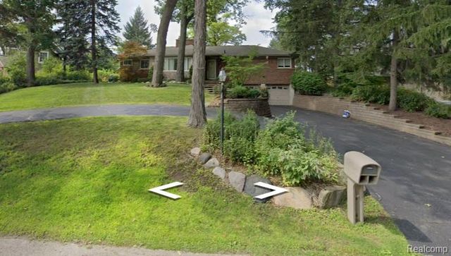 1700 Hamilton Drive, Bloomfield Hills, MI 48302