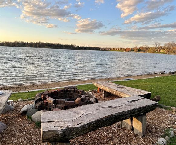 1700 Hamilton Drive, Bloomfield Hills, MI 48302