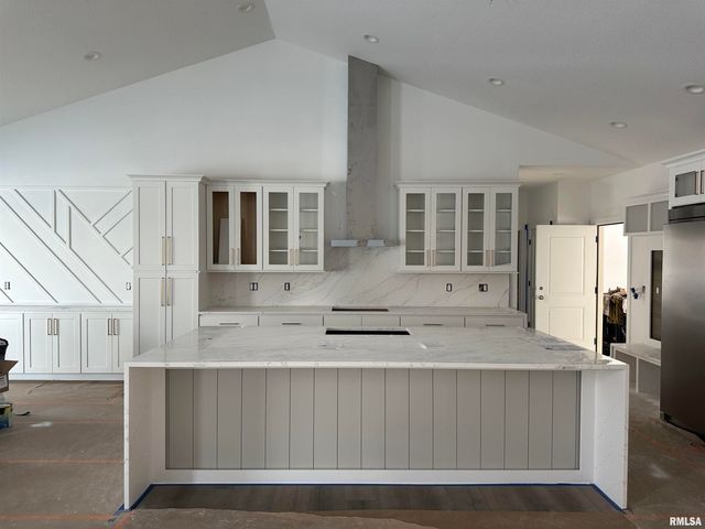 1708 E 59TH Court, Davenport, IA 52807