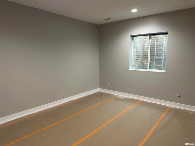 1708 E 59TH Court, Davenport, IA 52807