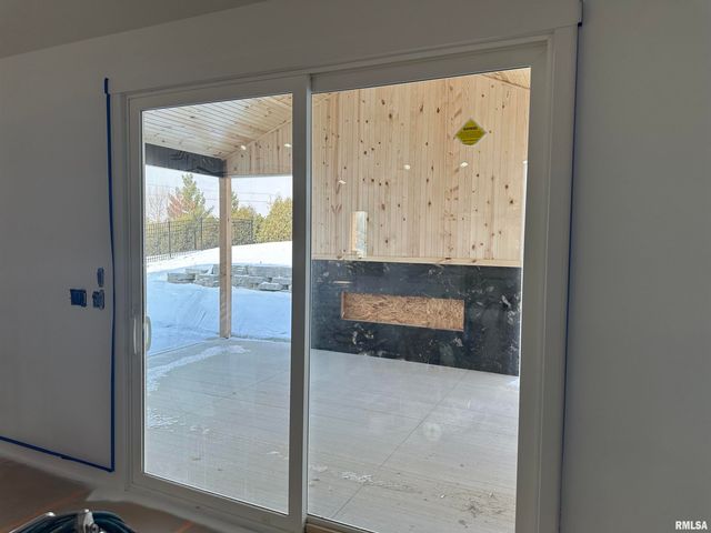 1708 E 59TH Court, Davenport, IA 52807