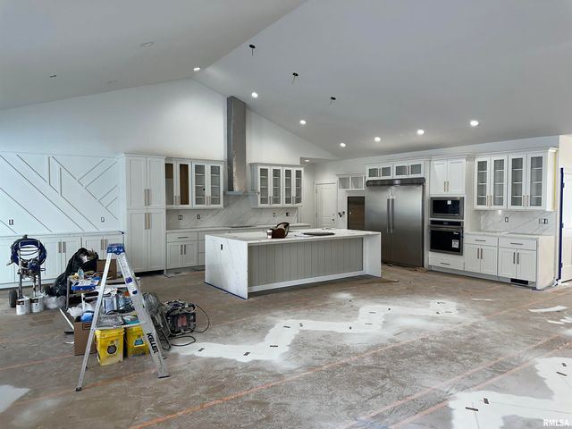 1708 E 59TH Court, Davenport, IA 52807