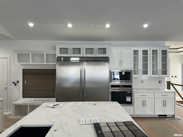 1708 E 59TH Court, Davenport, IA 52807