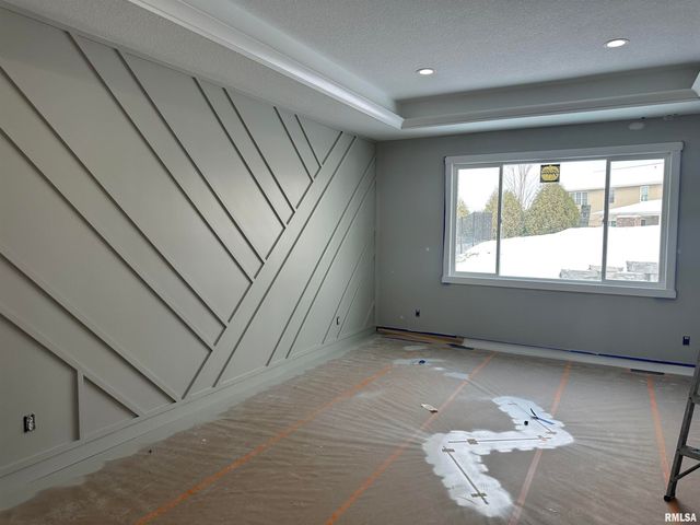 1708 E 59TH Court, Davenport, IA 52807