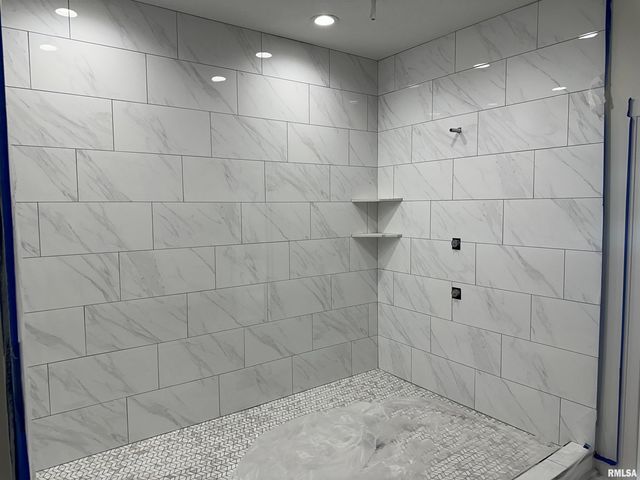 1708 E 59TH Court, Davenport, IA 52807