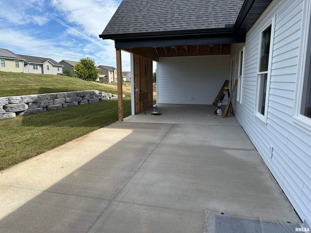 1708 E 59TH Court, Davenport, IA 52807