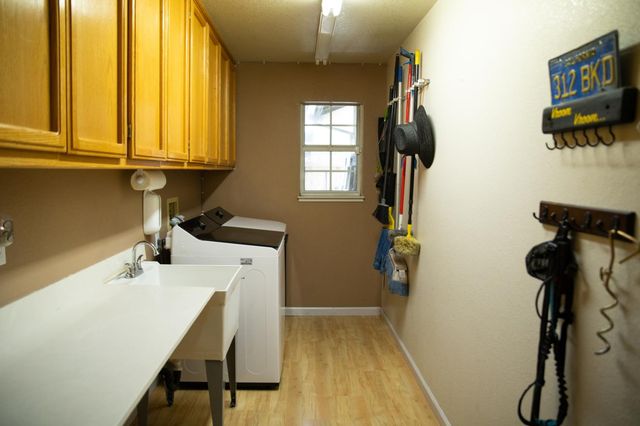 1531 Crestwood Dr, Escalon, CA 95320