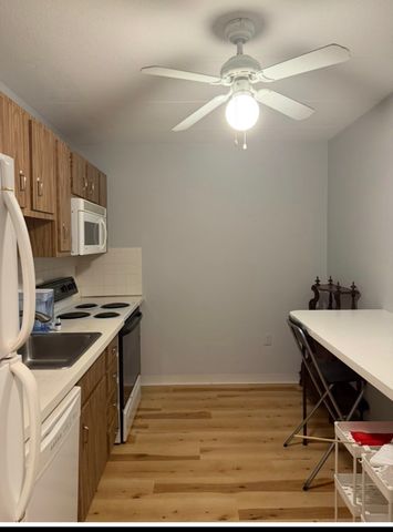 60 Pleasant St 208, Arlington, MA 02476