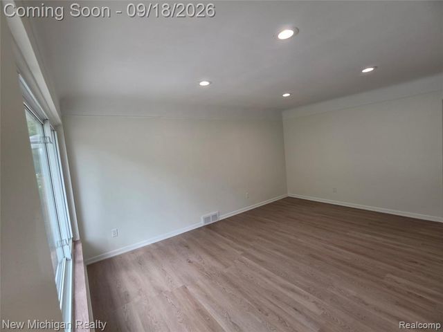 24010 Rensselaer Street, Oak Park, MI 48237
