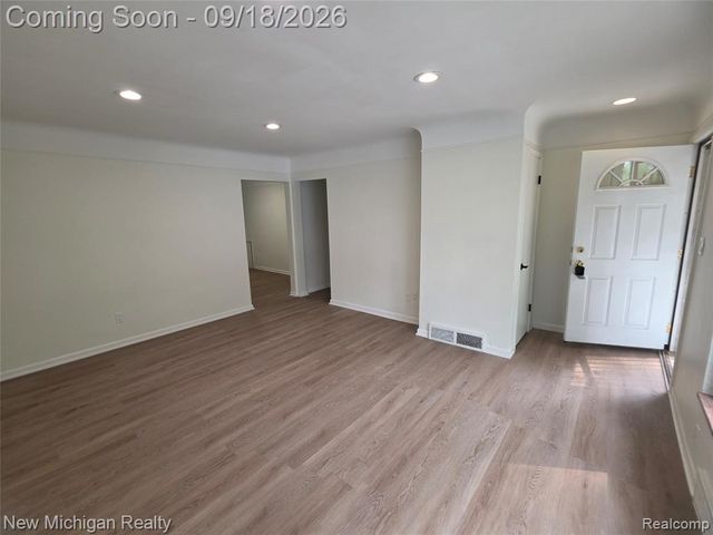 24010 Rensselaer Street, Oak Park, MI 48237