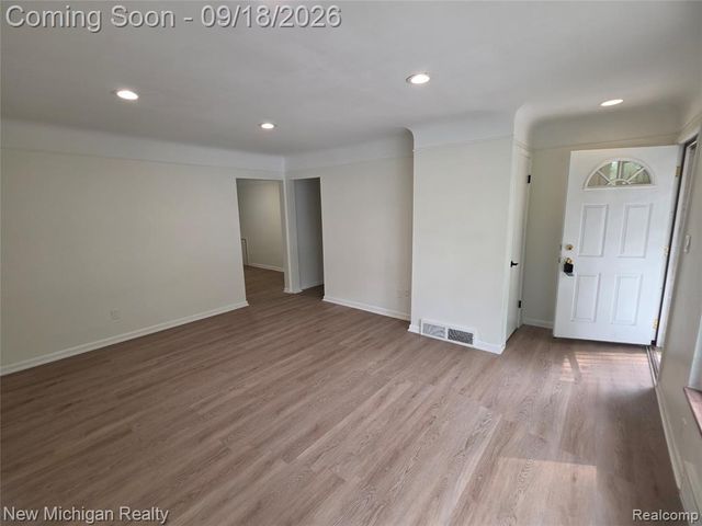 24010 Rensselaer Street, Oak Park, MI 48237