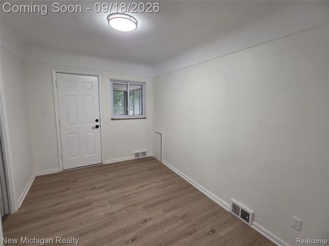 24010 Rensselaer Street, Oak Park, MI 48237