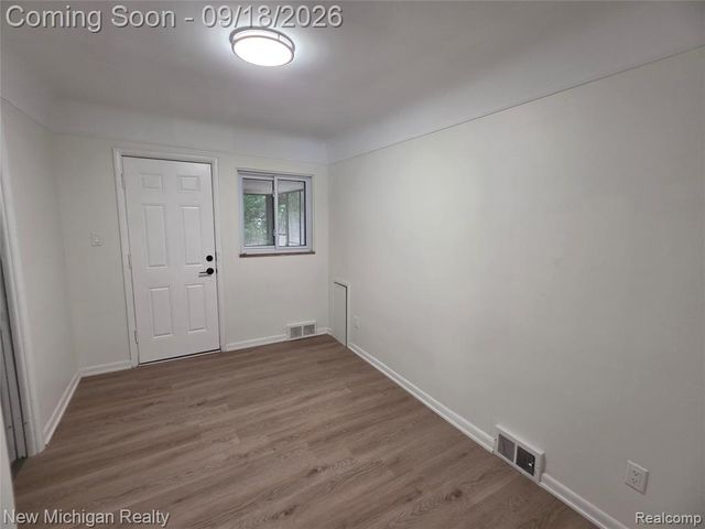 24010 Rensselaer Street, Oak Park, MI 48237