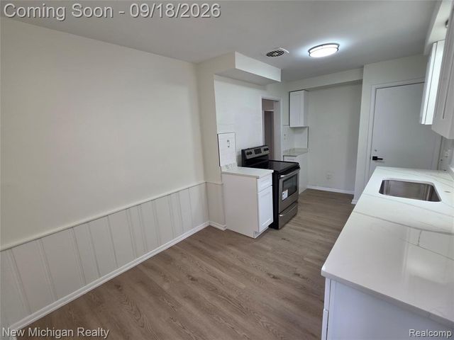 24010 Rensselaer Street, Oak Park, MI 48237