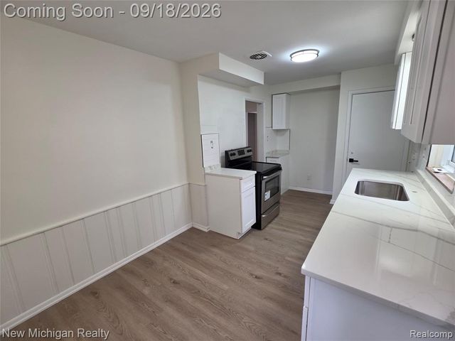 24010 Rensselaer Street, Oak Park, MI 48237
