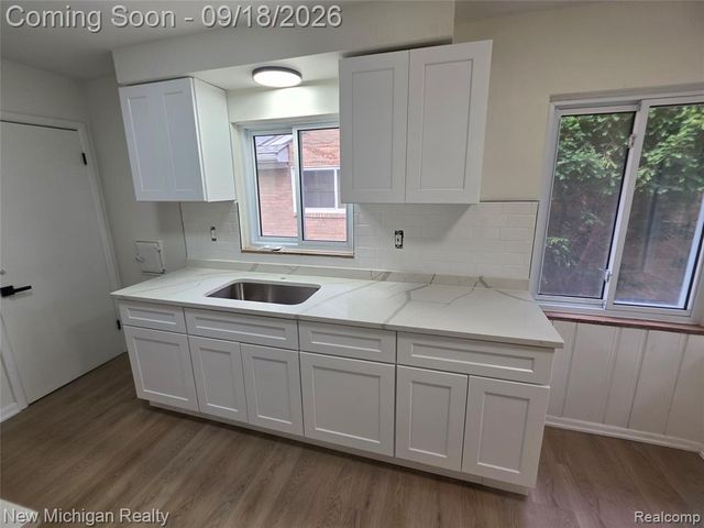 24010 Rensselaer Street, Oak Park, MI 48237