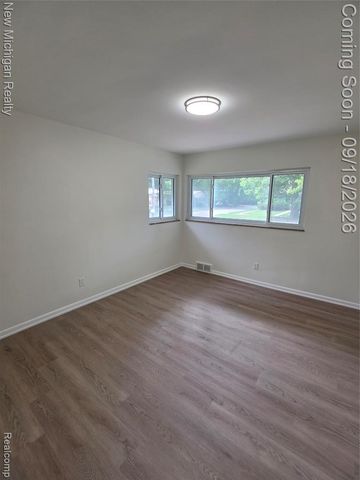24010 Rensselaer Street, Oak Park, MI 48237