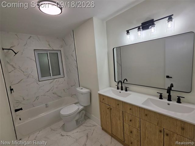 24010 Rensselaer Street, Oak Park, MI 48237